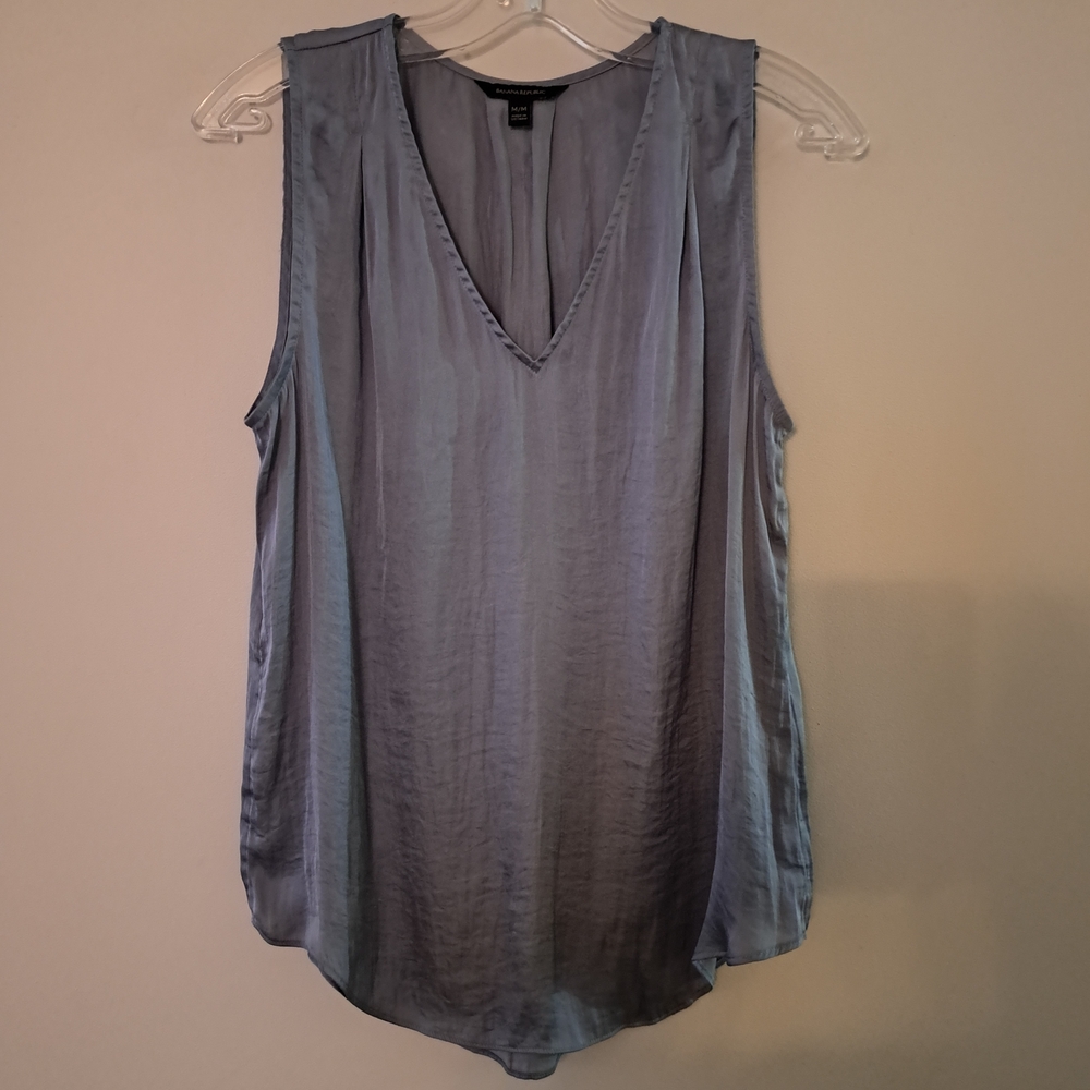 Banana Republic Sleeveless V-Neck Blouse
